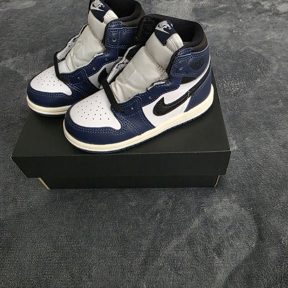 Jordan 1 Retro High OG (TD) Sneakers - Picture 6 of 9